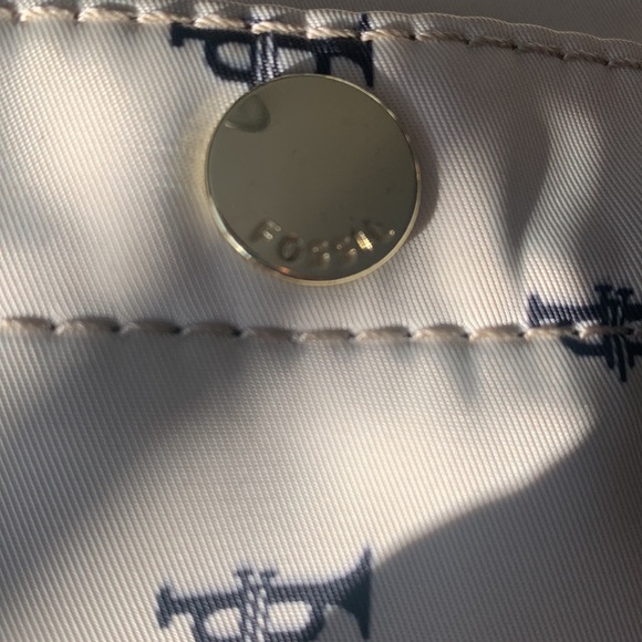 Unworn Fossil crossbody purse with trumpets. - Picture 5 of 5